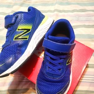 Boys size 1xw New Balance